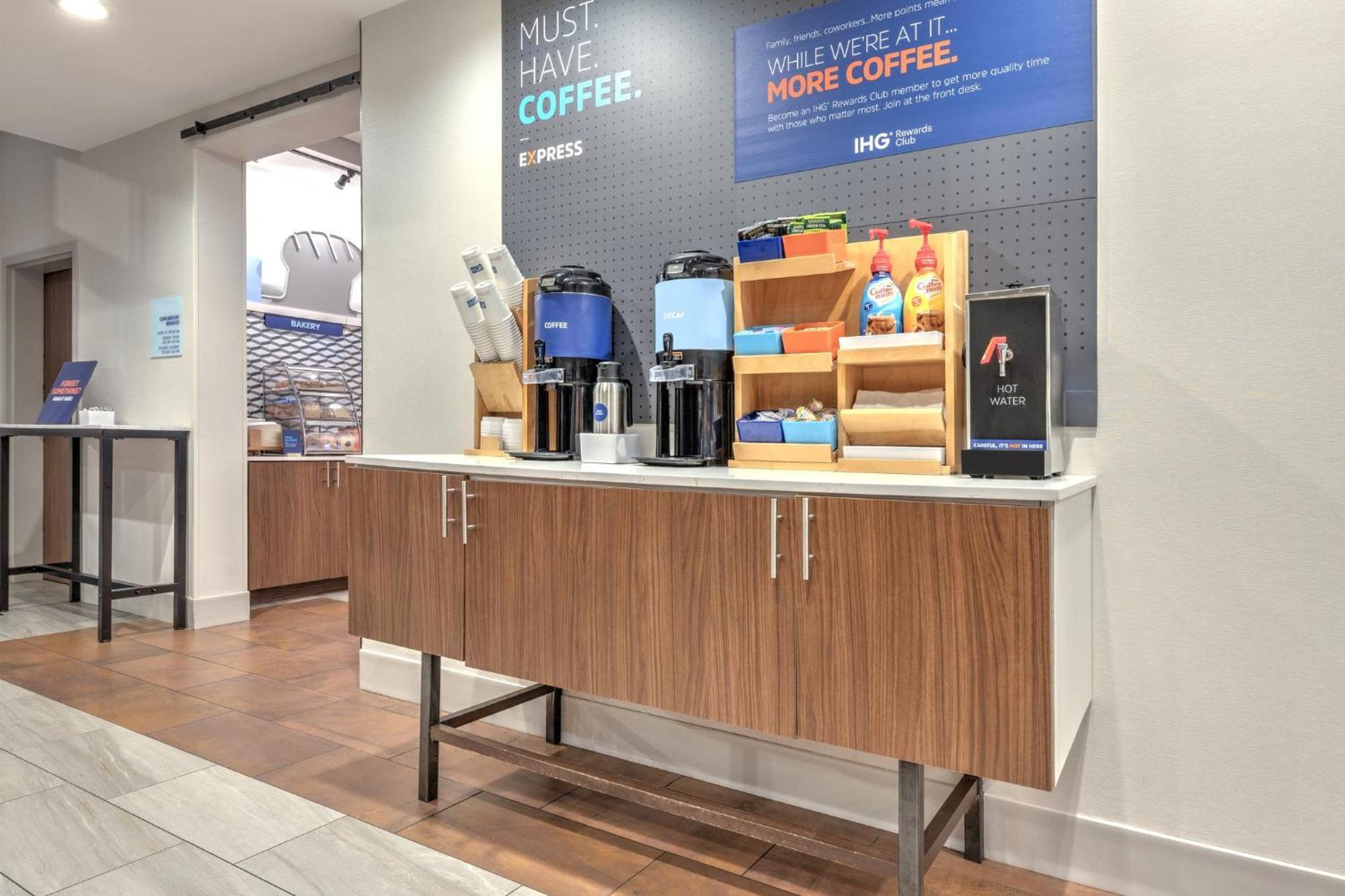 Holiday Inn Express & Suites Moore By Ihg Exteriör bild
