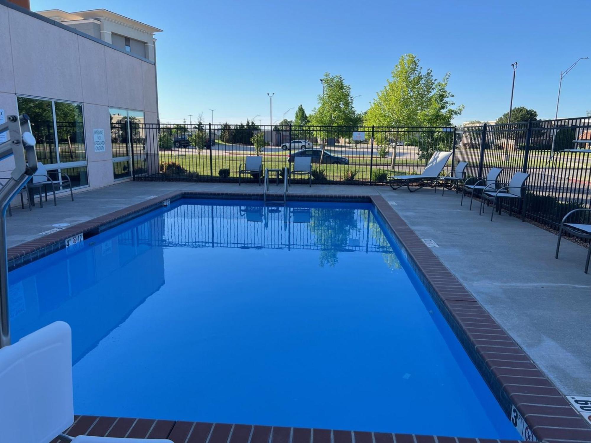 Holiday Inn Express & Suites Moore By Ihg Exteriör bild